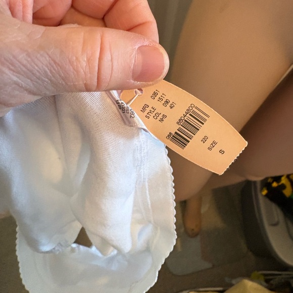 Victoria’s Secret panty white
Size Small NWT - Picture 3 of 8